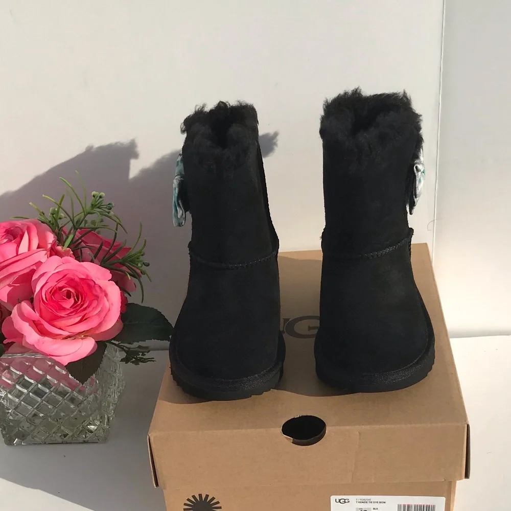 UGG Kenzie Tie Dye Bow